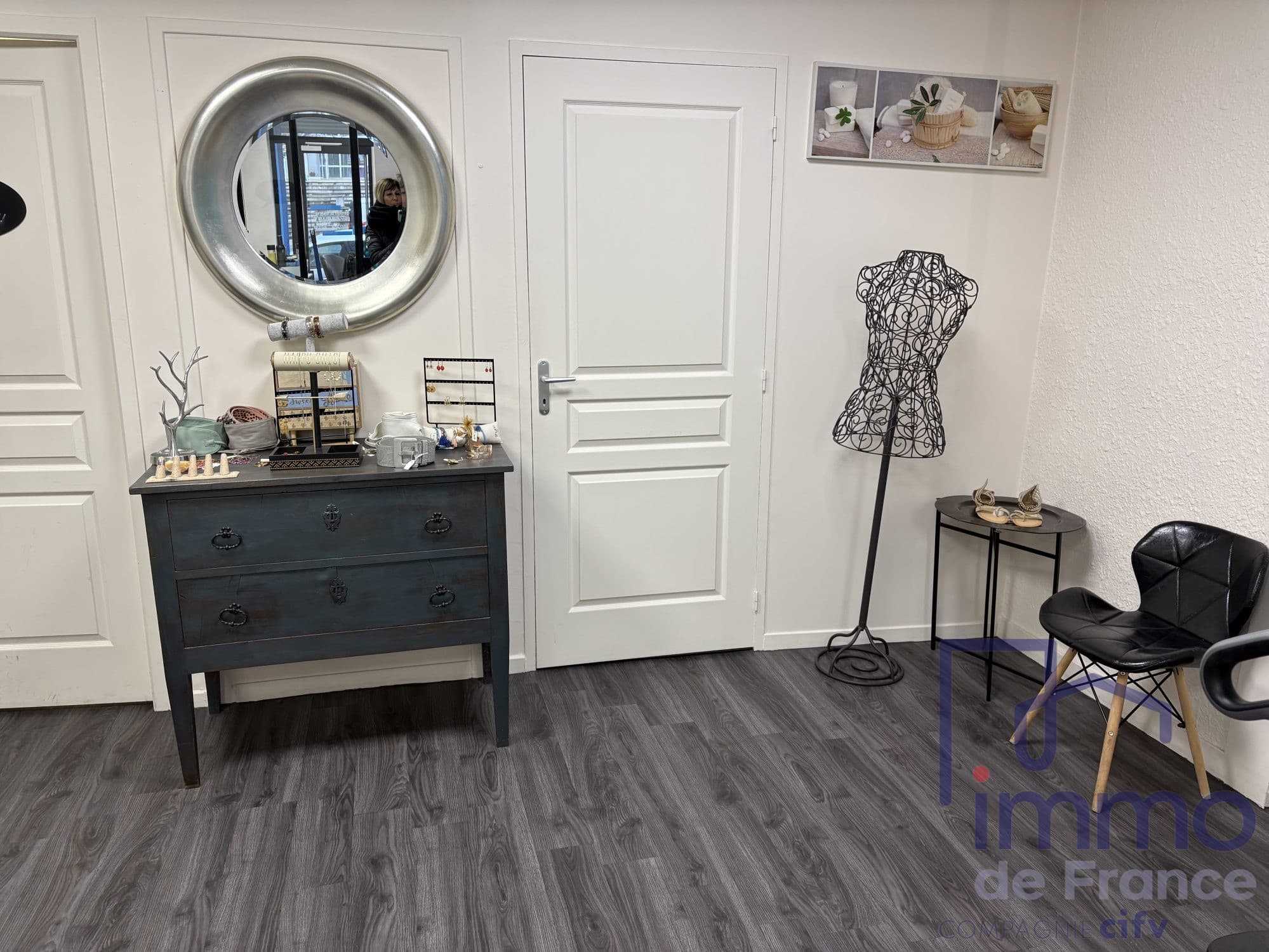 Local commercial 105 m² — ST ETIENNE — photo 1