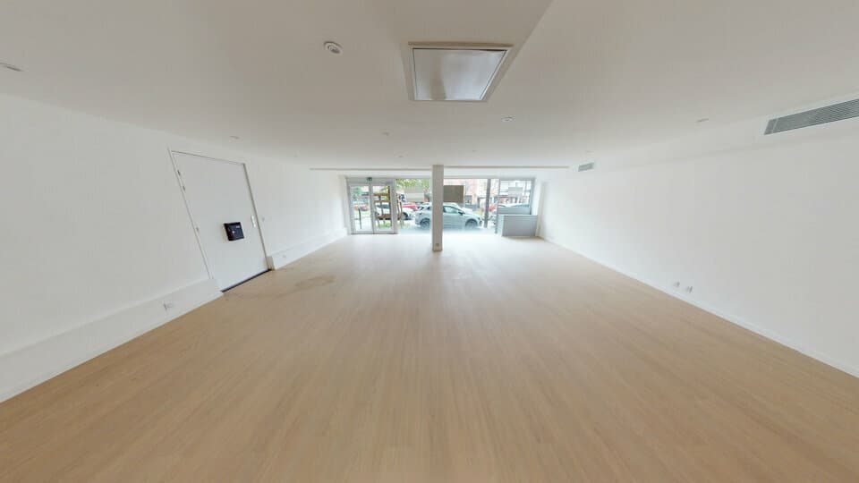 Local commercial · 73 m² · Location — photo 1