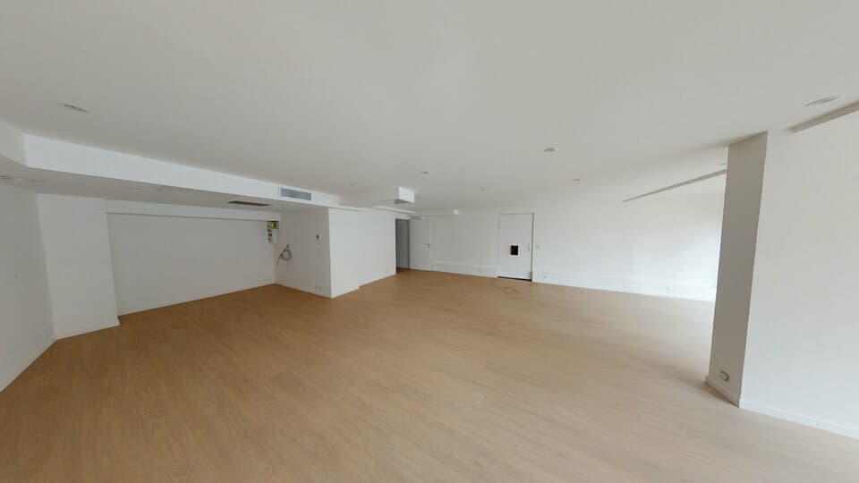 Local commercial · 73 m² · Location — photo 3