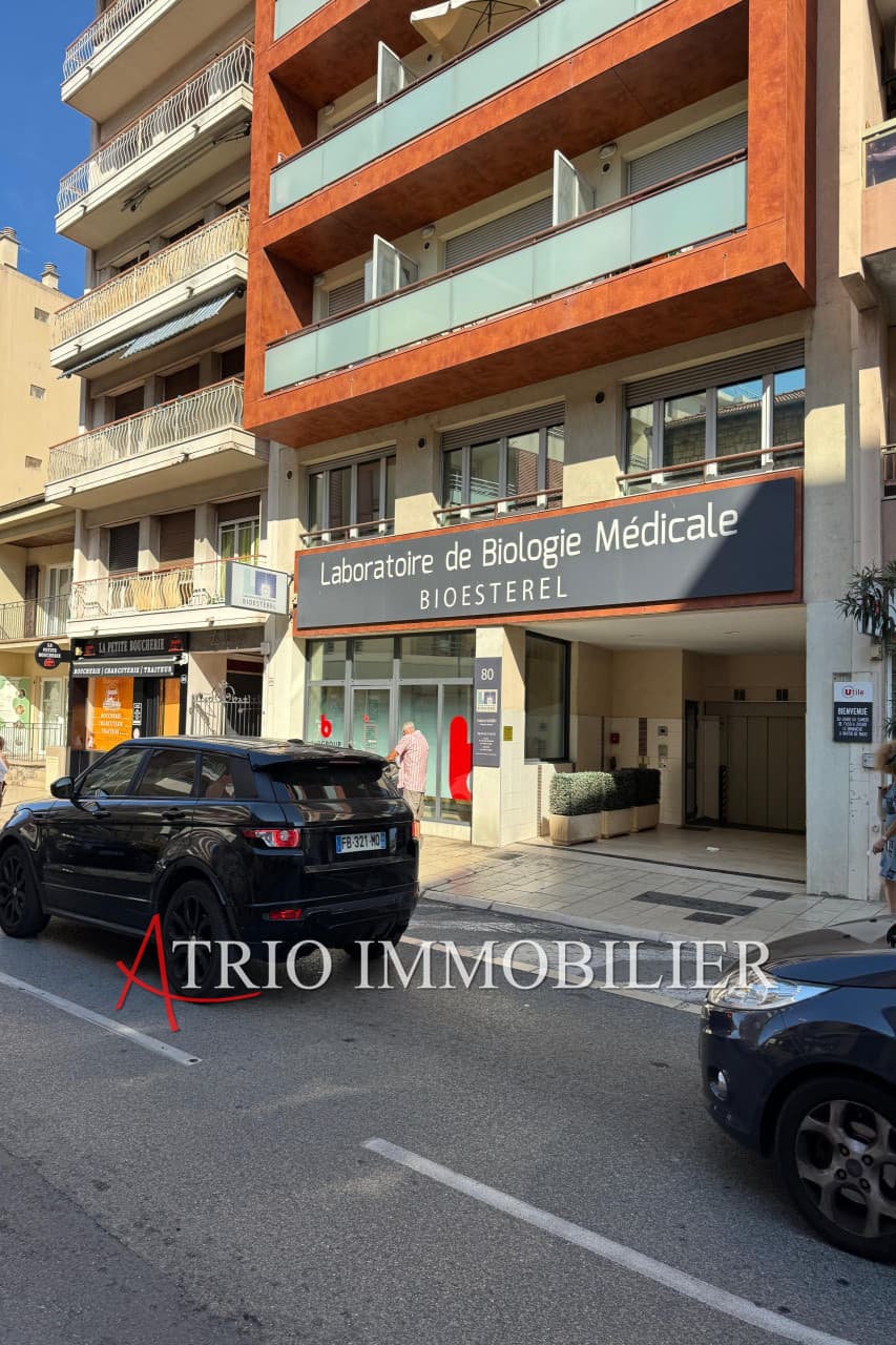 Local commercial · 152 m² · Location — photo 2