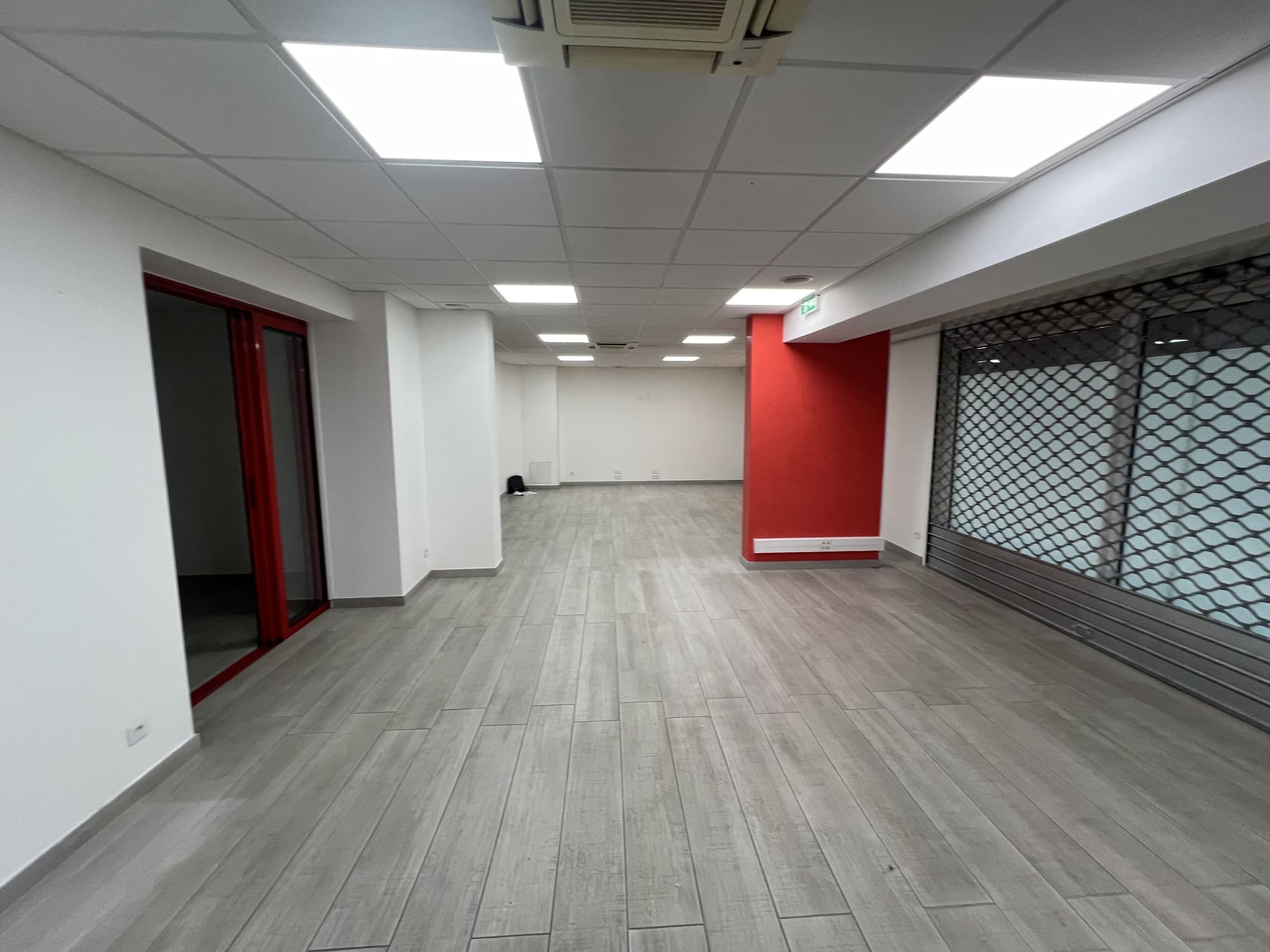 Local commercial 150 m² — SANARY SUR MER — photo 1