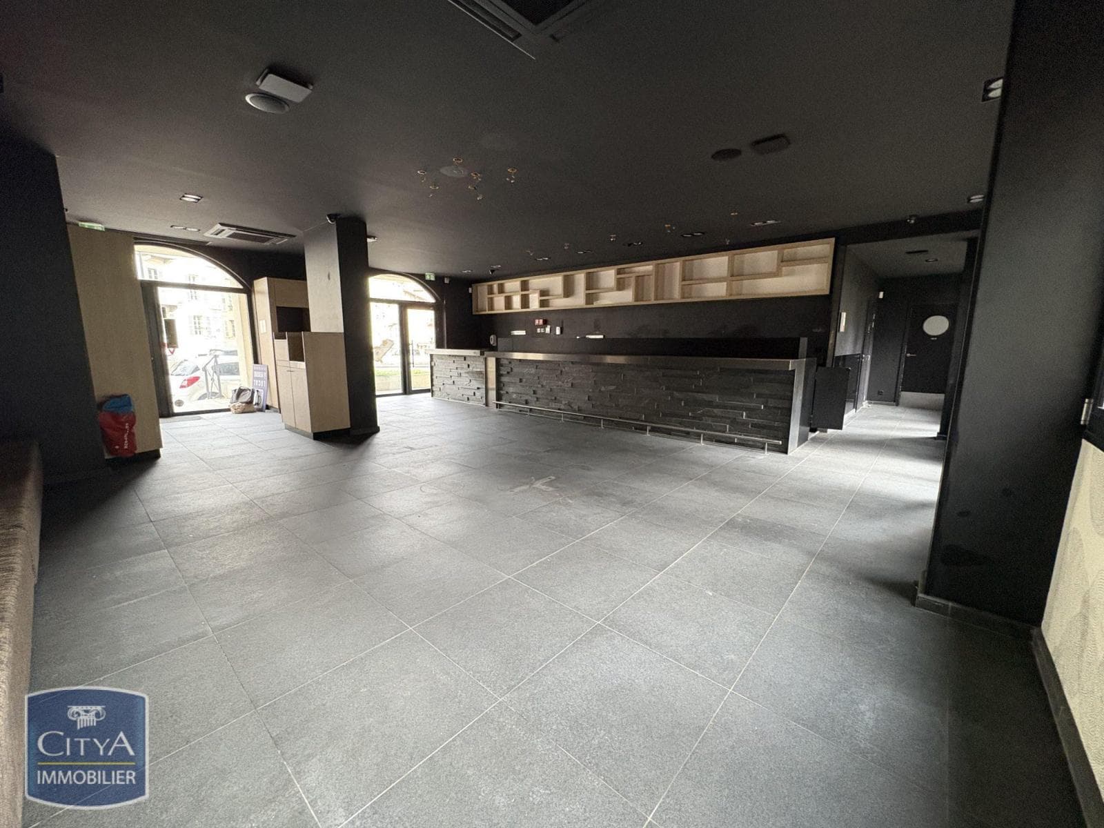 Local commercial · 165 m² · Achat des murs — photo 2
