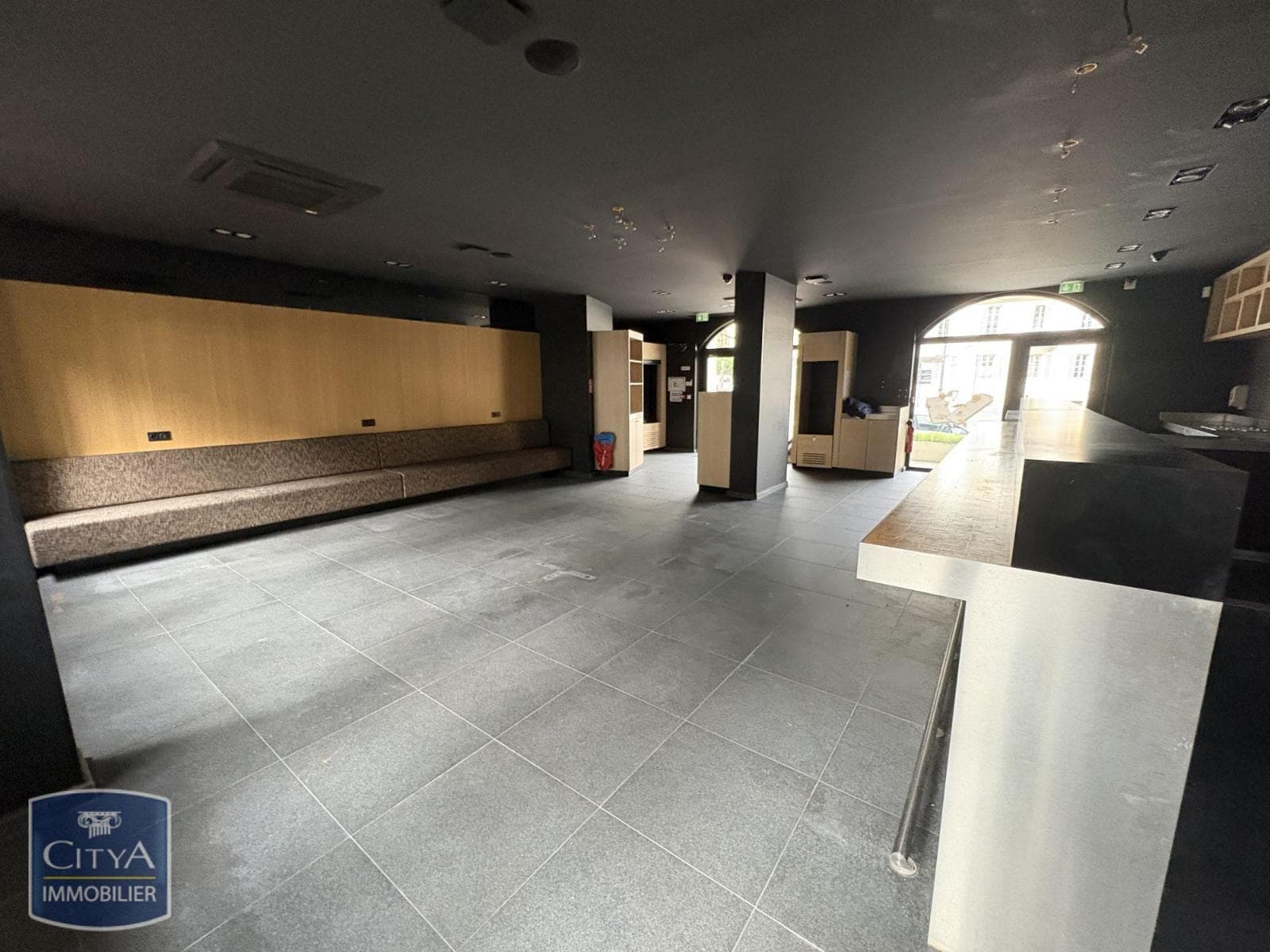 Local commercial · 165 m² · Achat des murs — photo 3
