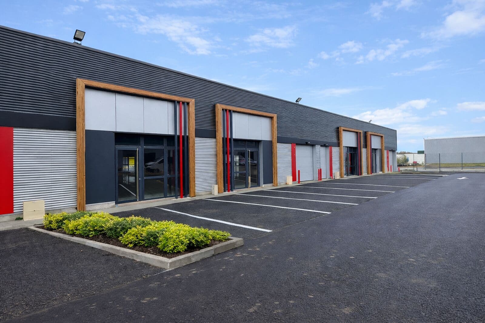 Local commercial · 201 m² · Location — photo 1