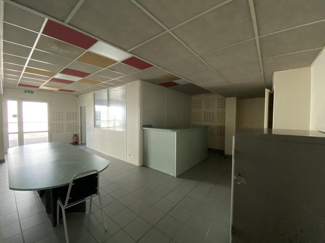 Local commercial · 110 m² · Location — photo 1