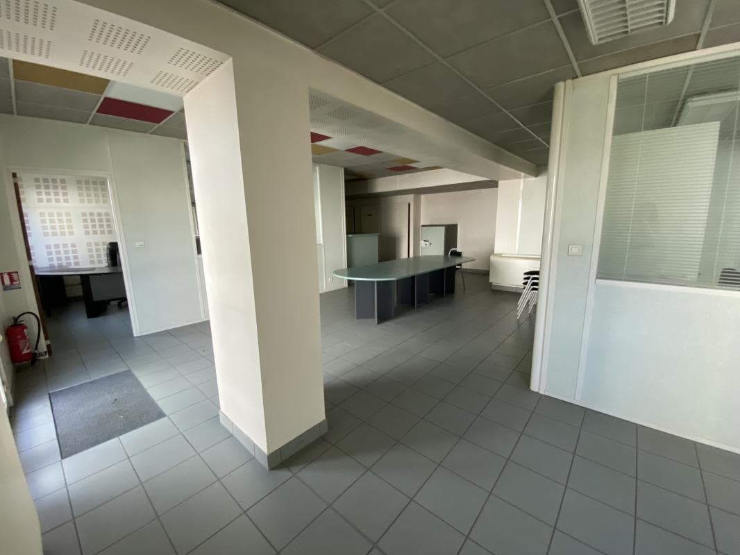 Local commercial · 110 m² · Location — photo 3
