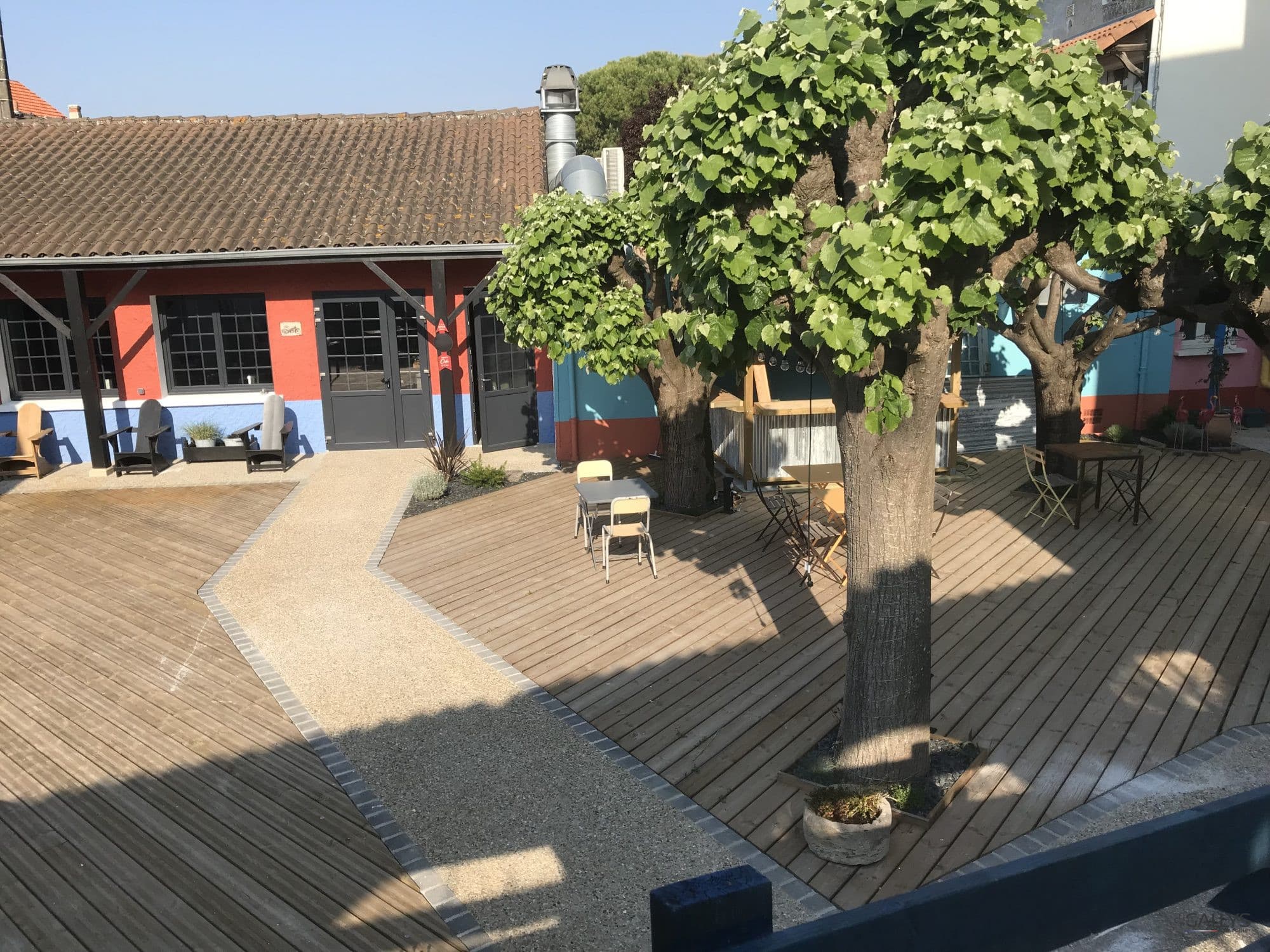 Local commercial 408 m² — SAINTES — photo 1