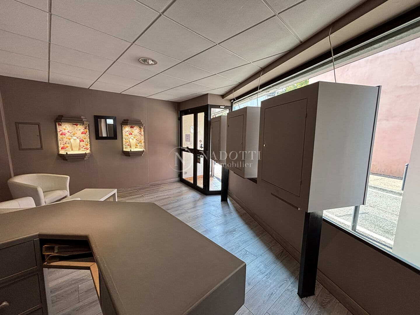 Local commercial 45 m² — VAUCLUSE — photo 1