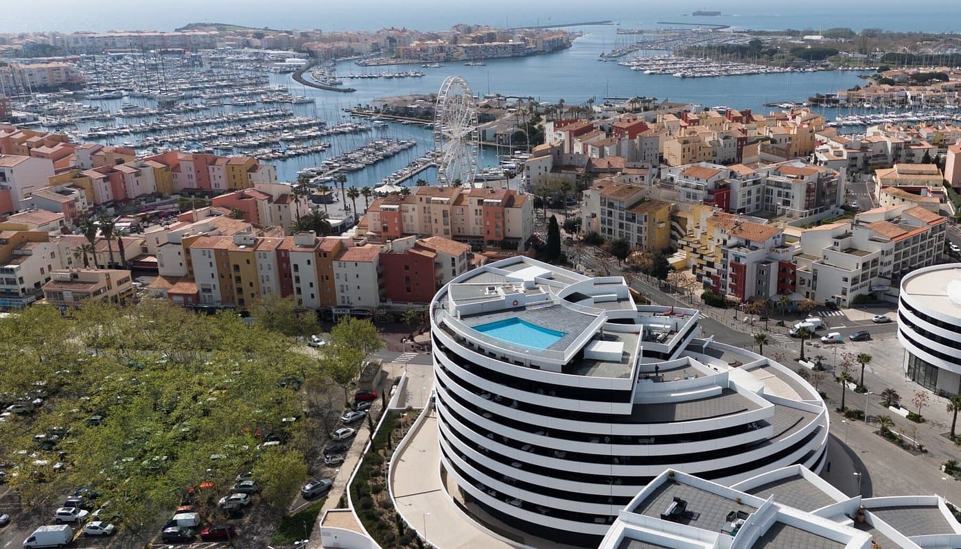 Local commercial 88 m² — LE CAP D AGDE — photo 1