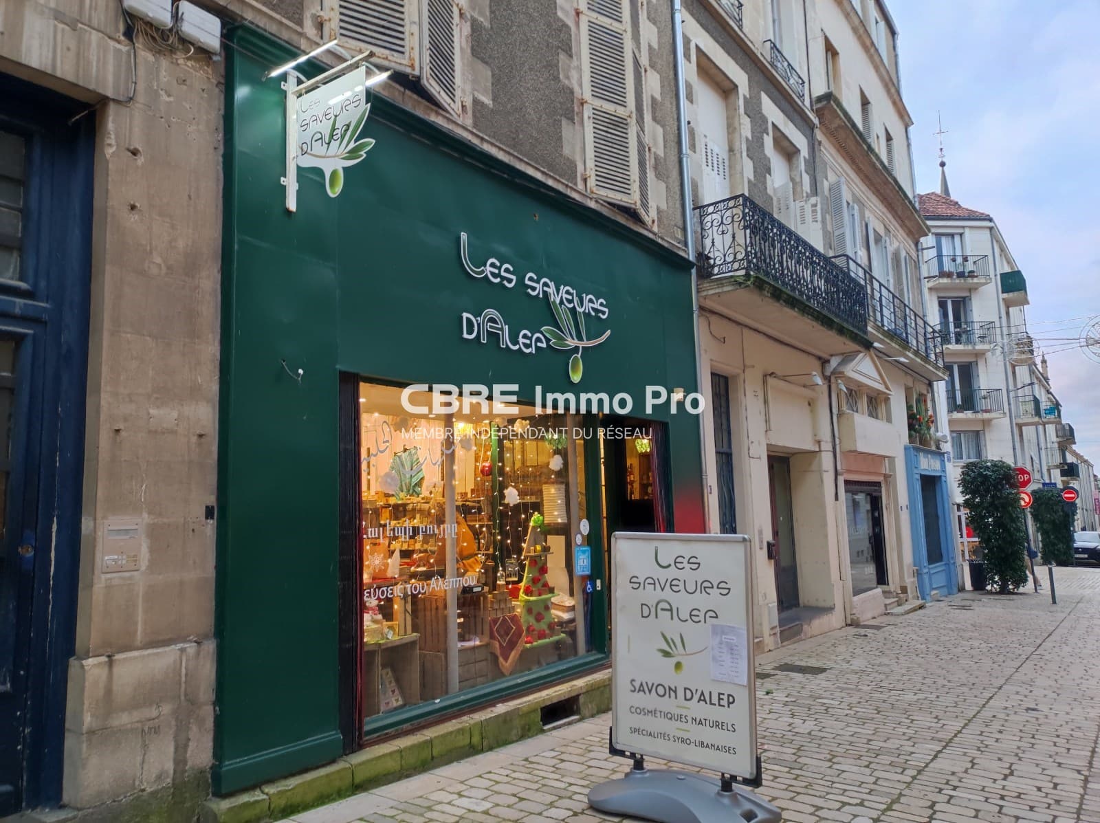 Local commercial 25 m² — VIENNE — photo 1