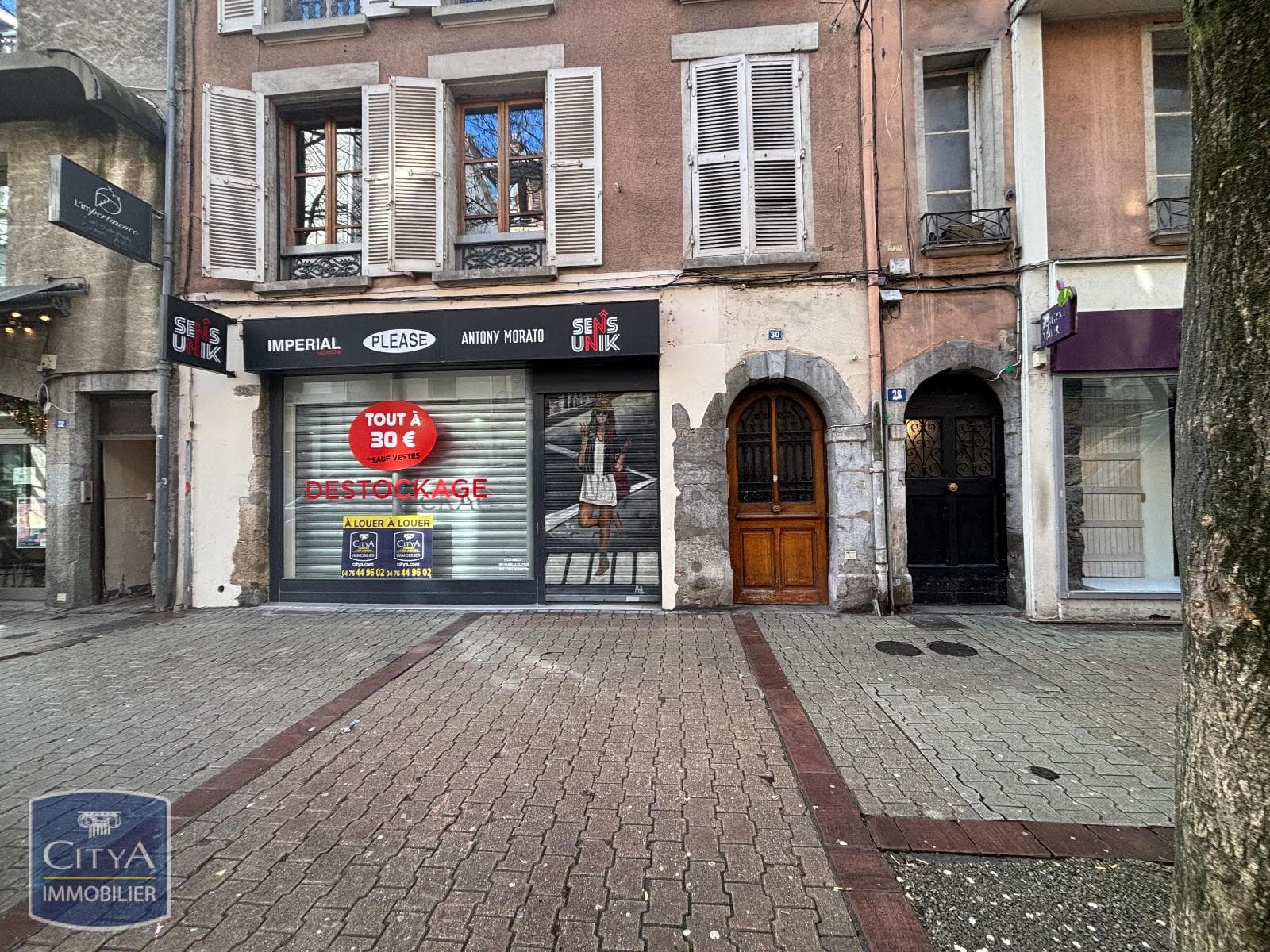 Local commercial · 126 m² · Location — photo 1