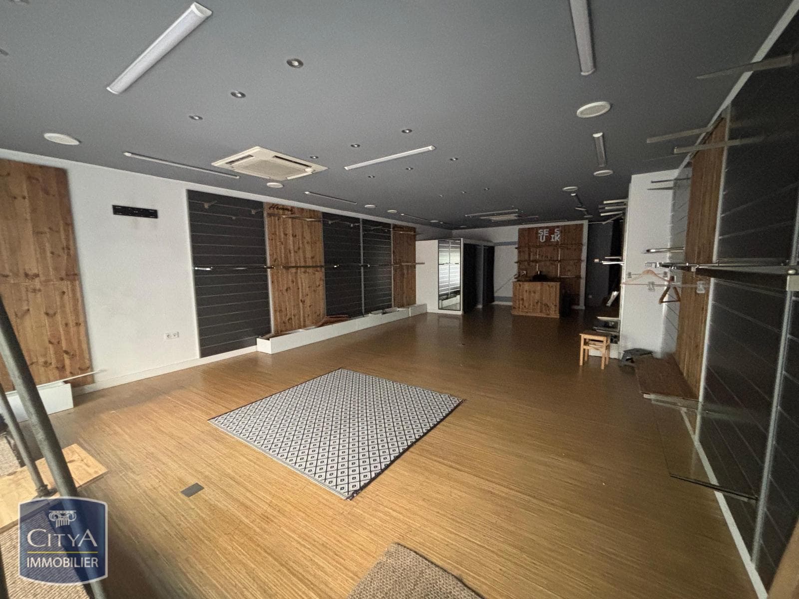 Local commercial · 126 m² · Location — photo 2