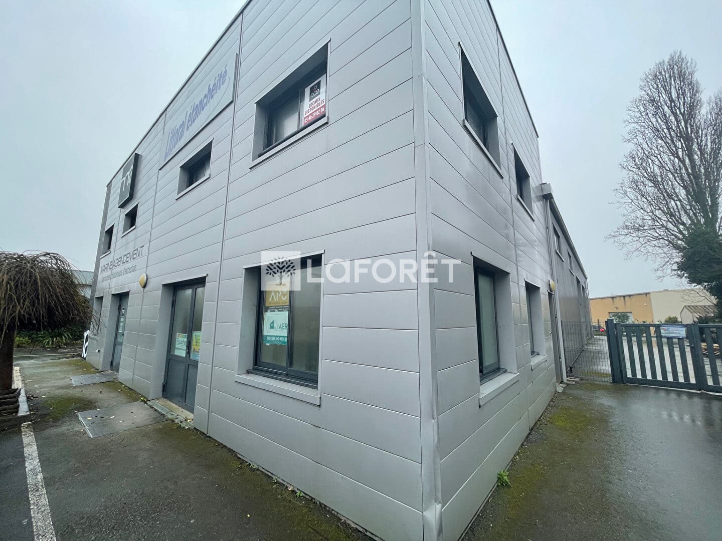 Local commercial · 117 m² · Location — photo 1