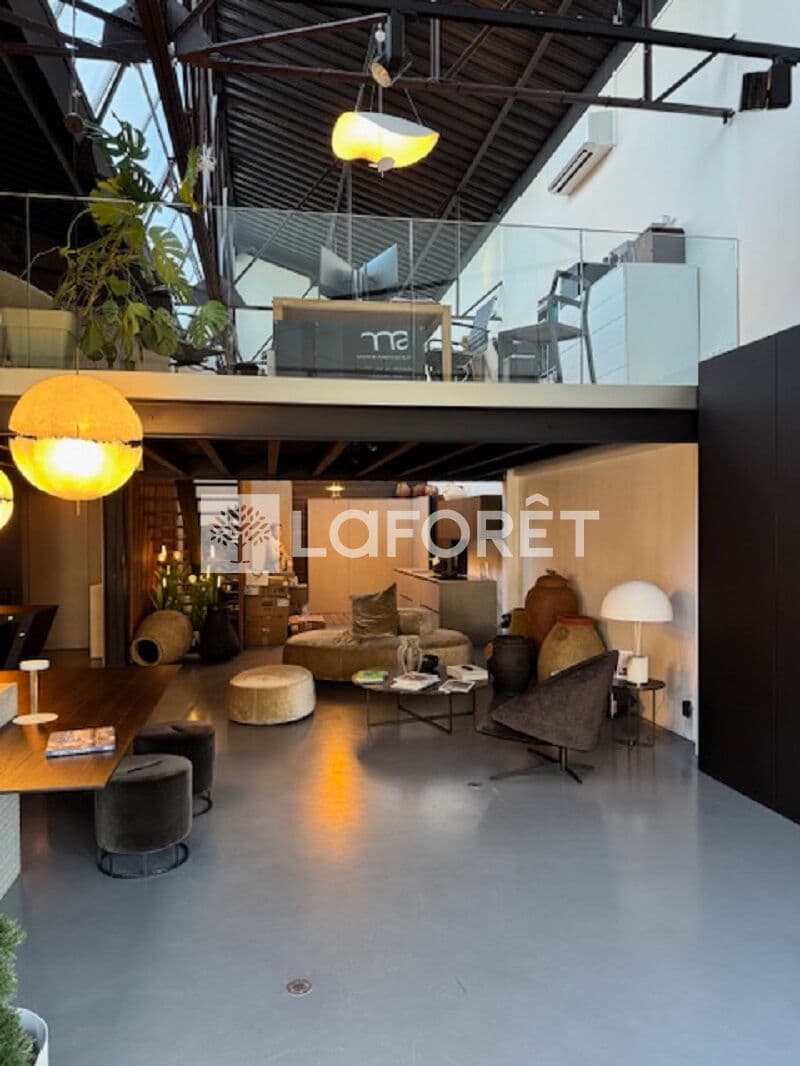 Local commercial · 117 m² · Location — photo 3
