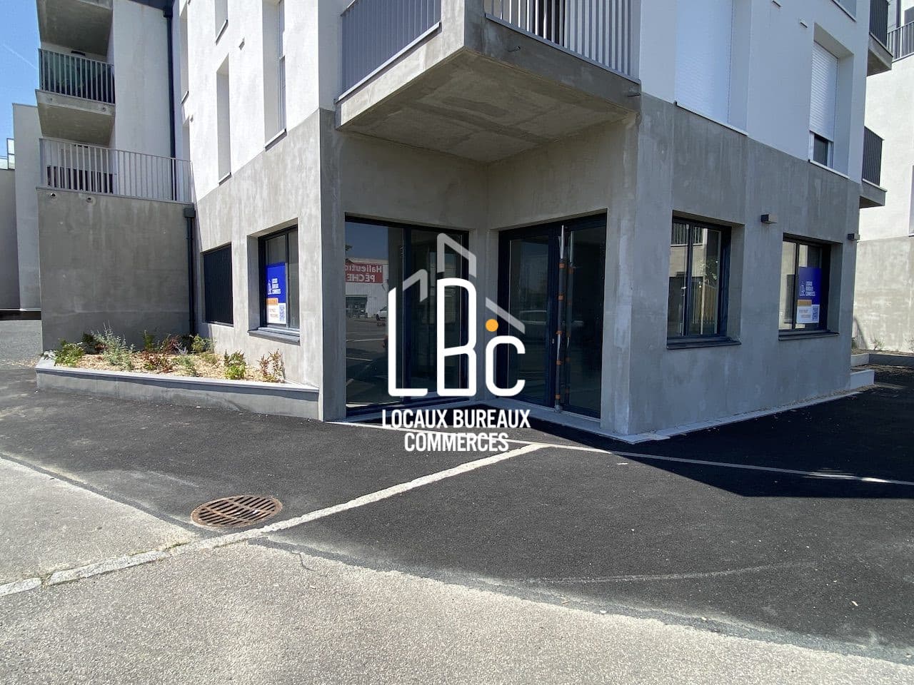Local commercial · 49 m² · Location — photo 1