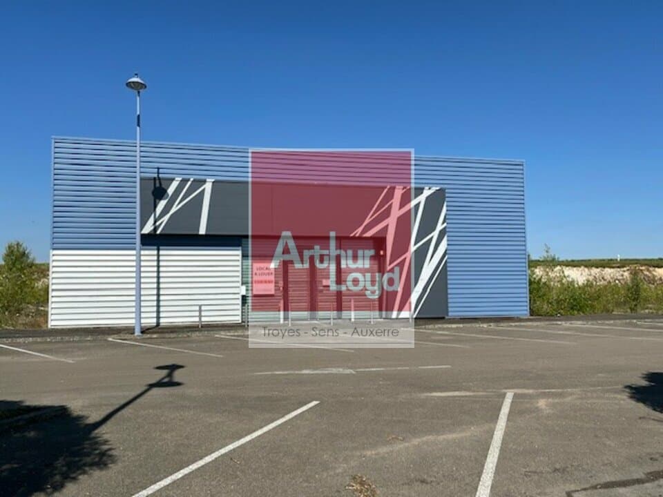 Local commercial 598 m² — AUXERRE — photo 1
