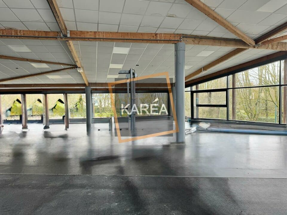 Local commercial · 587 m² · Location — photo 1