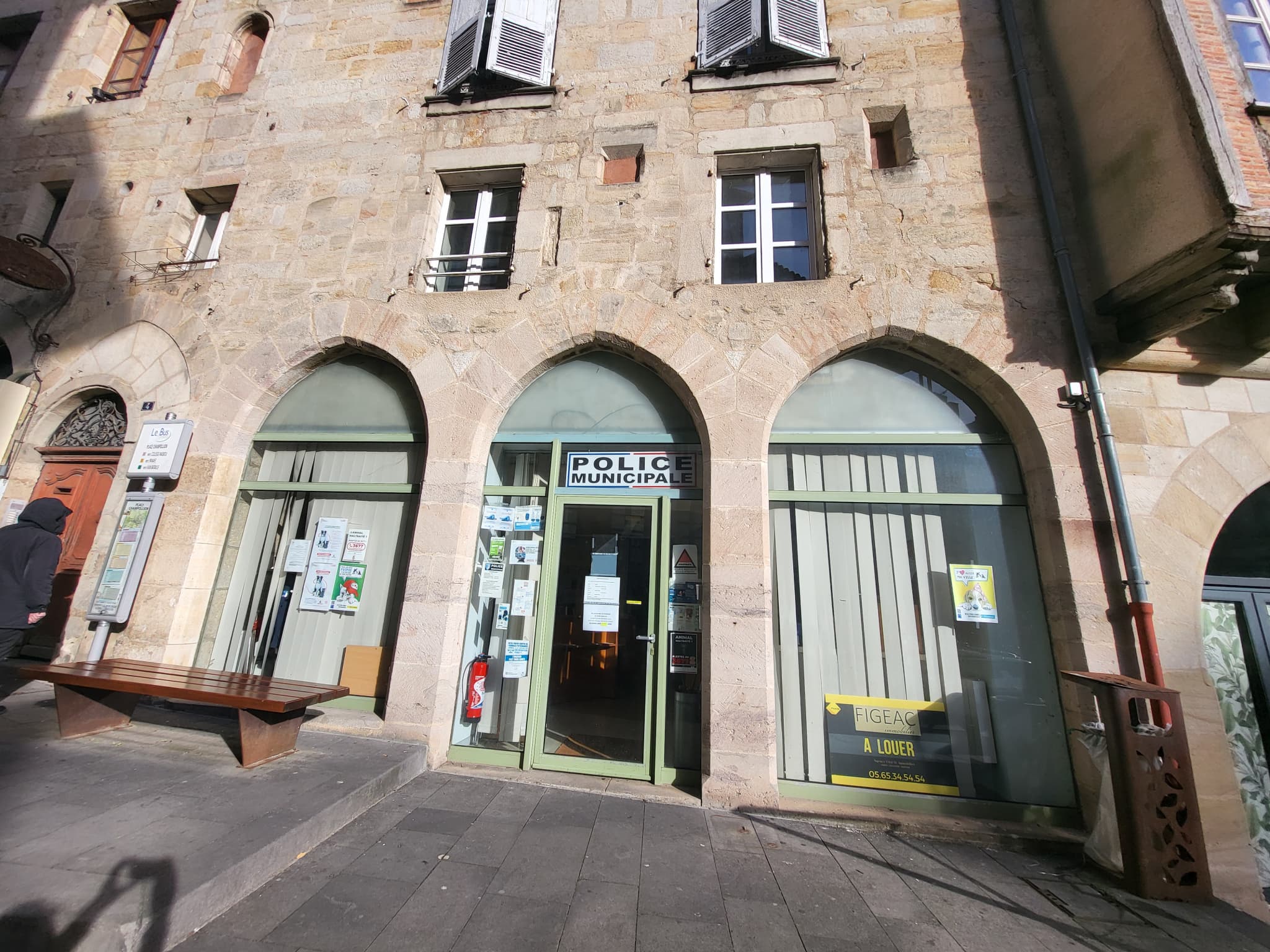 Local commercial 81 m² — FIGEAC — photo 1