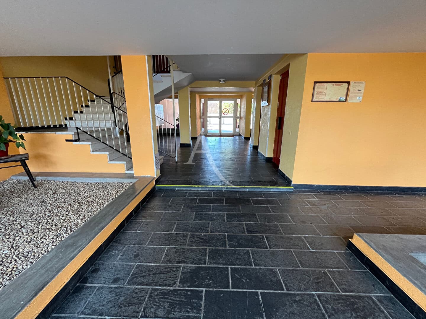 Local commercial 67 m² — HERAULT — photo 1