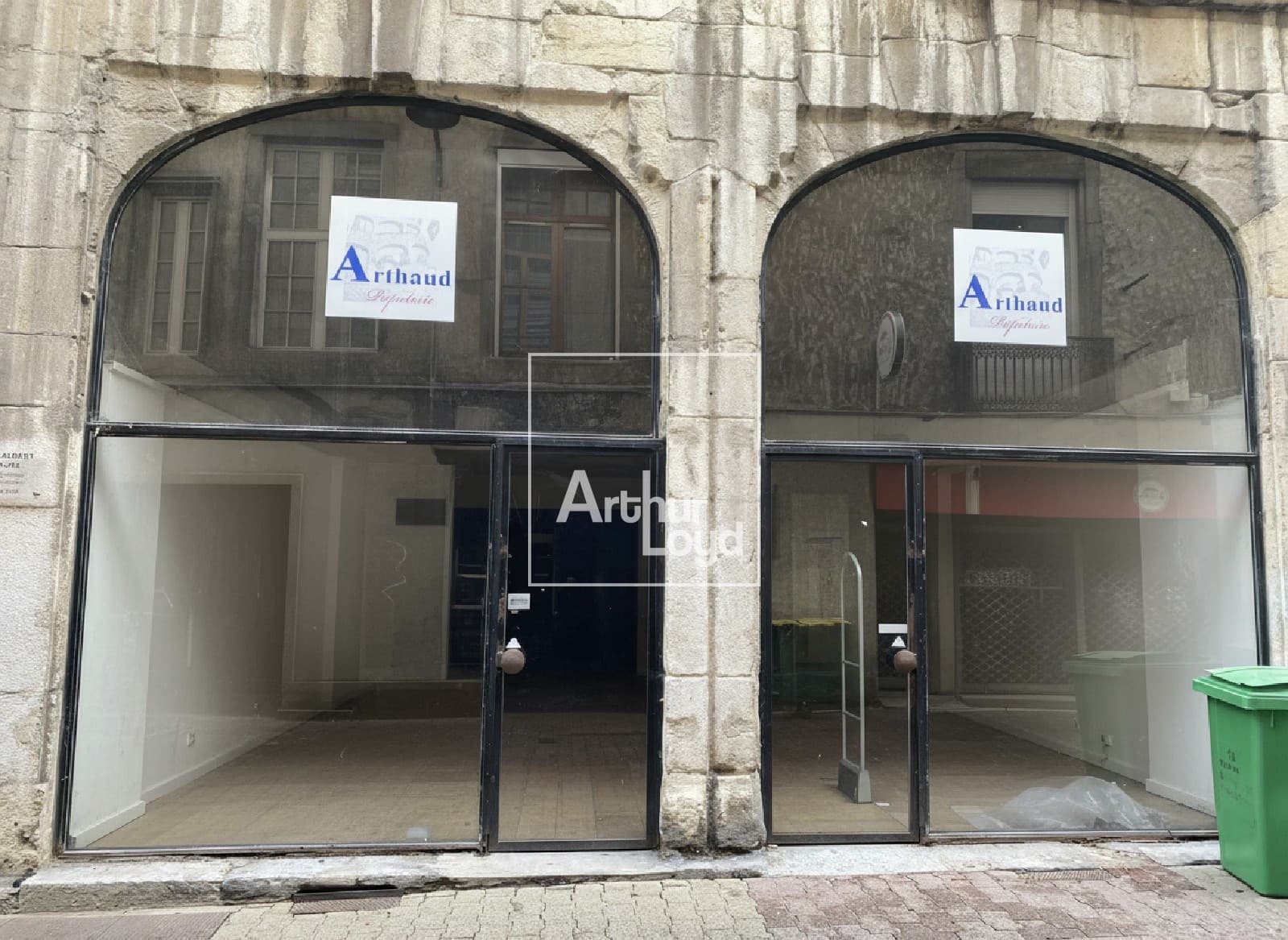 Local commercial · 113 m² · Achat des murs — photo 1