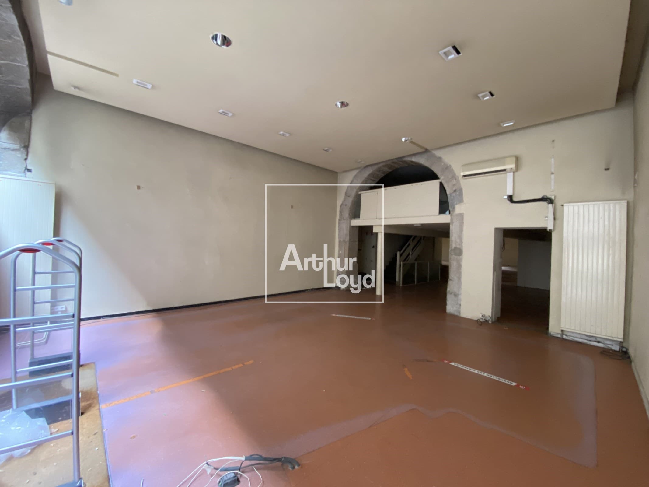 Local commercial · 113 m² · Achat des murs — photo 2