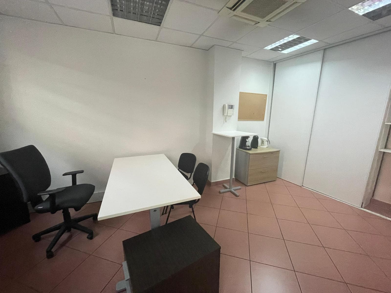 Local commercial · 400 m² · Location — photo 3