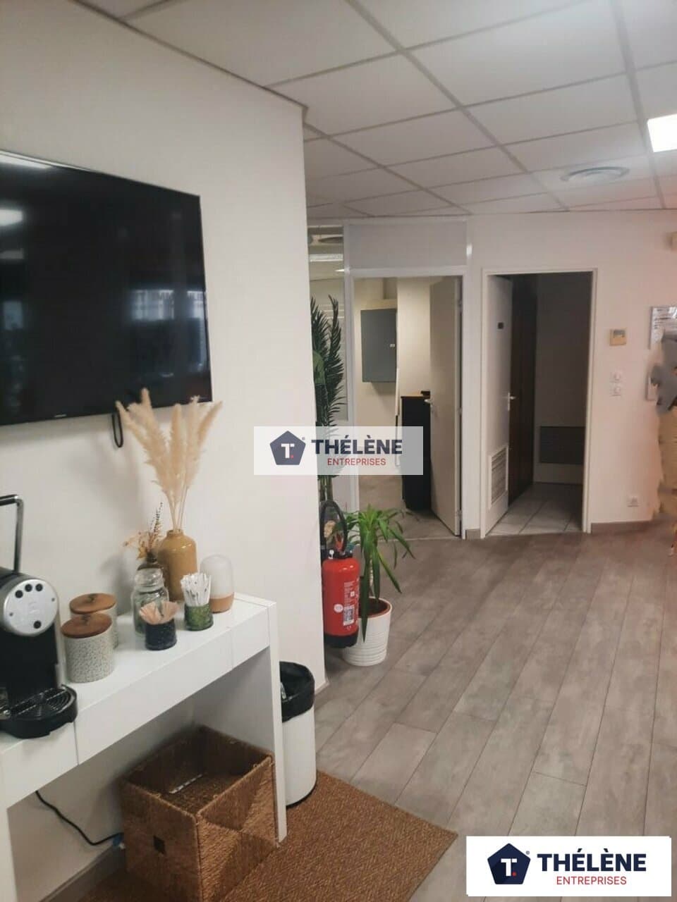 Local commercial · 144 m² · Location — photo 1
