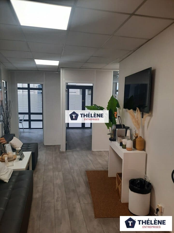 Local commercial · 144 m² · Location — photo 3