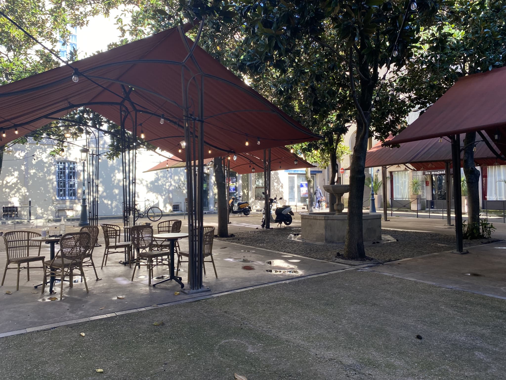 Local commercial 85 m² — NIMES — photo 1