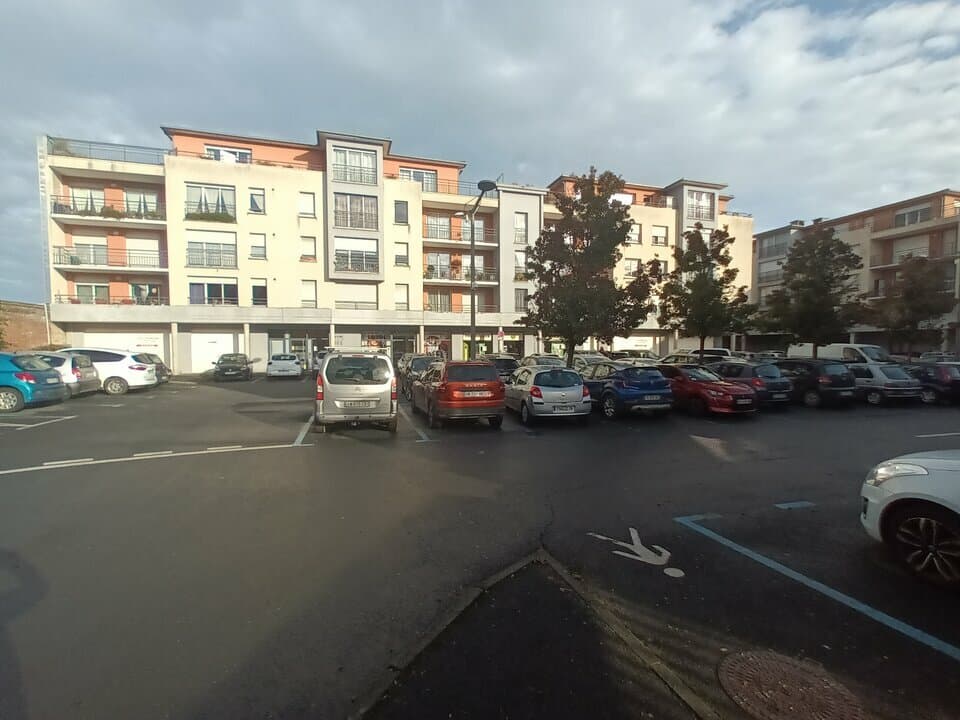 Local commercial · 458 m² · Location — photo 1