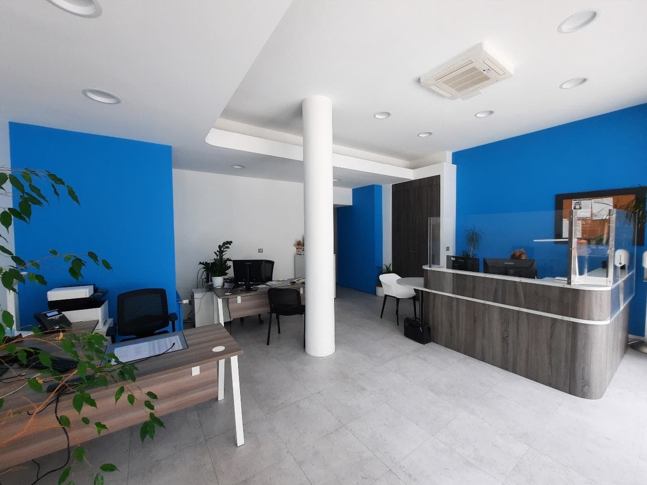 Local commercial · 99 m² · Location — photo 2