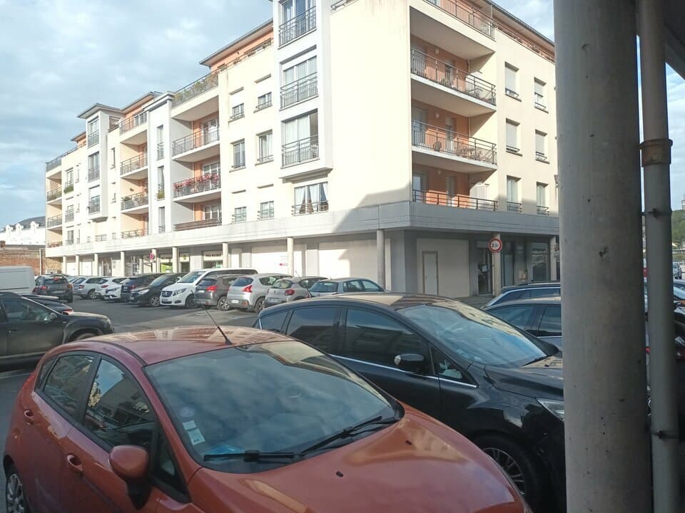 Local commercial · 458 m² · Location — photo 2