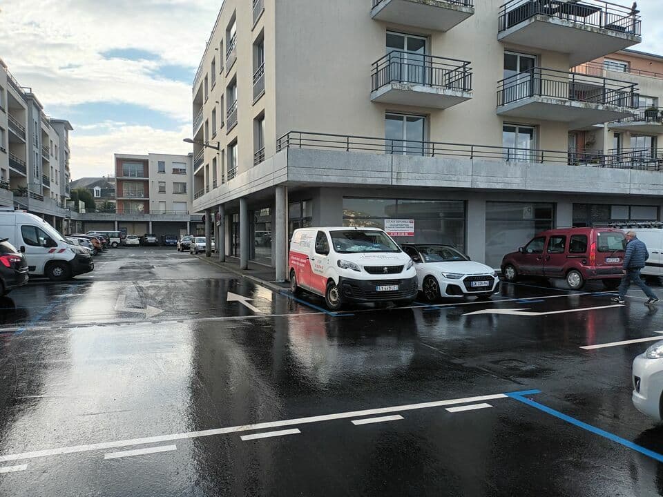 Local commercial · 458 m² · Location — photo 3