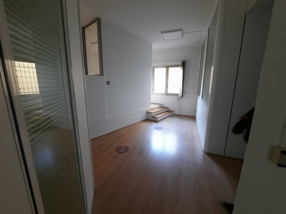 Local commercial · 85 m² · Location — photo 3