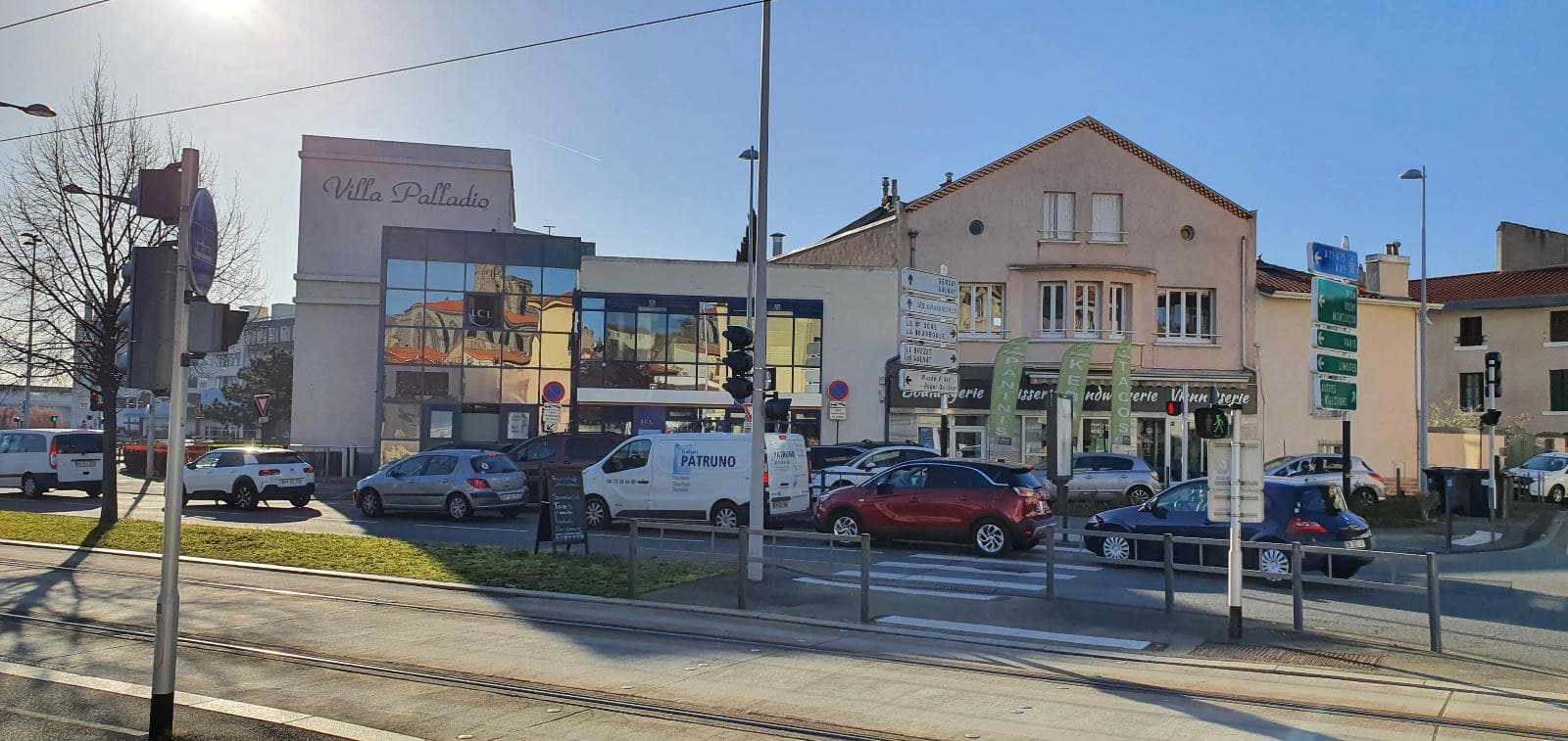 Local commercial · Location — photo 1