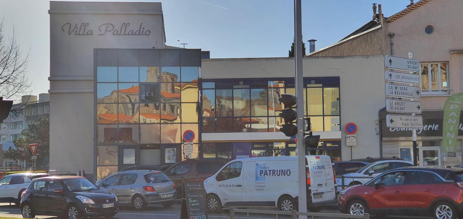 Local commercial · Location — photo 2
