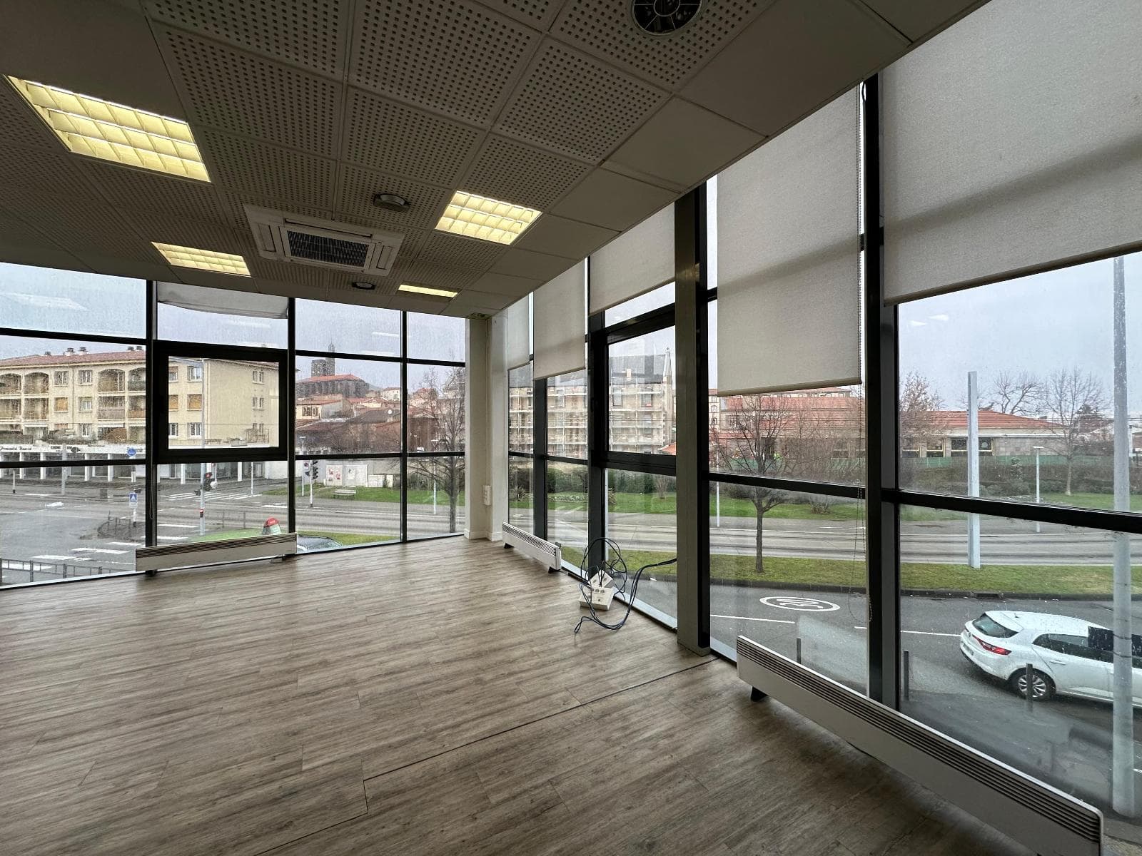 Local commercial · Location — photo 3
