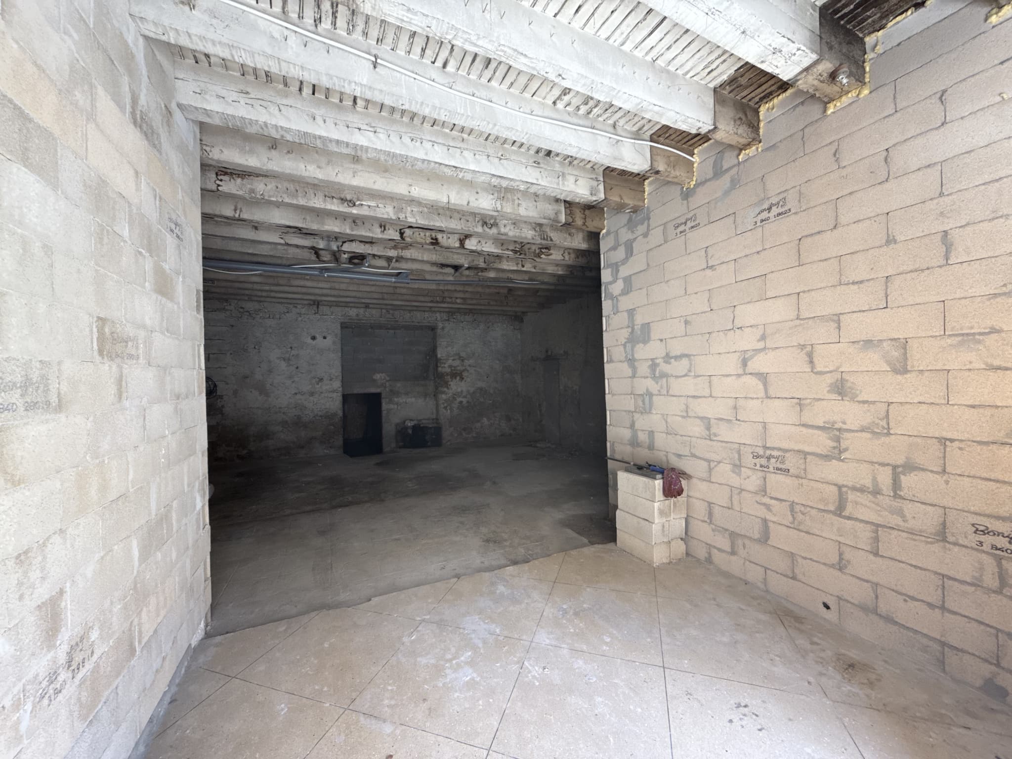 Local commercial 95 m² — VALLAURIS — photo 1