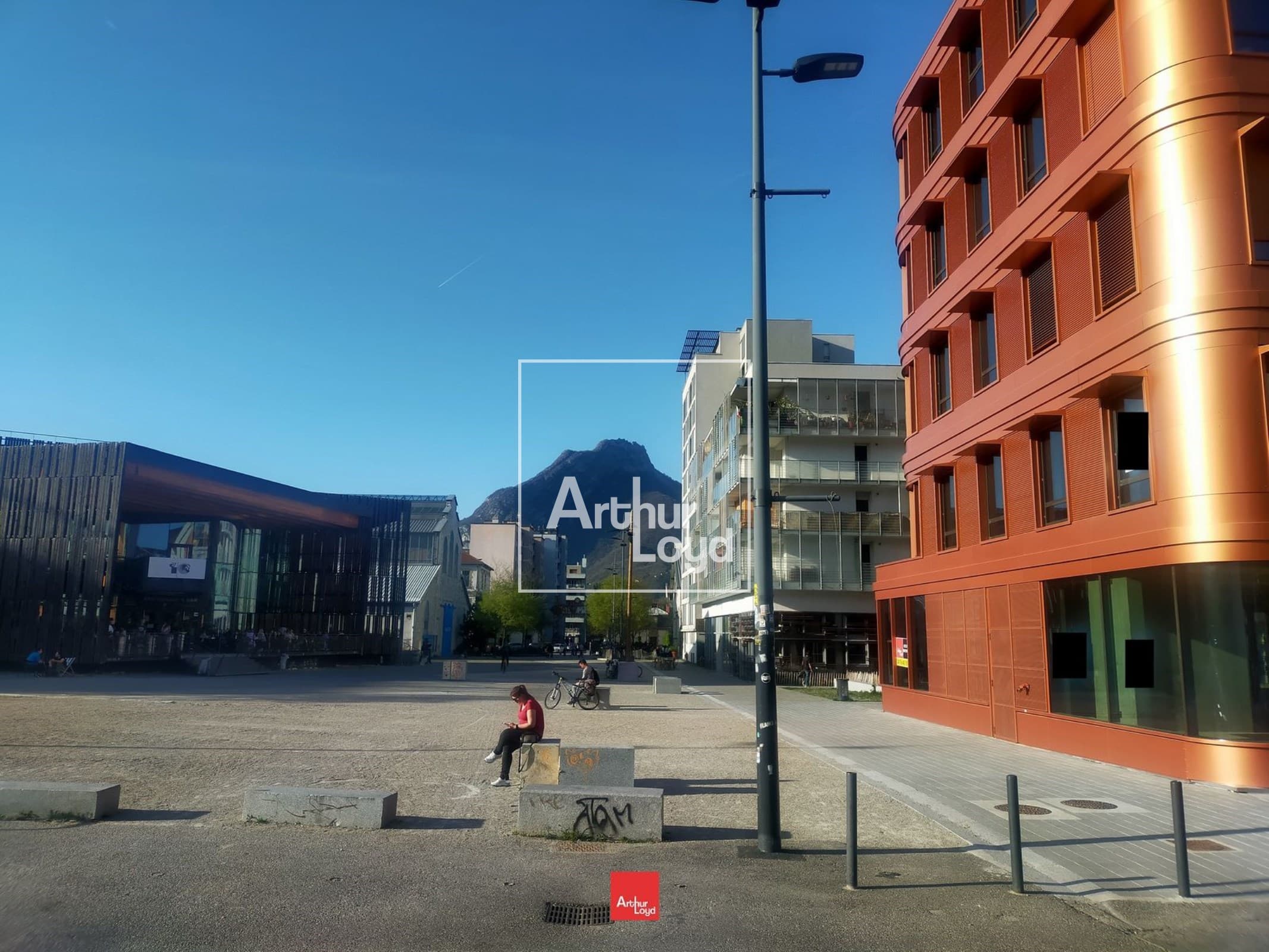 Local commercial · 304 m² · Location — photo 3