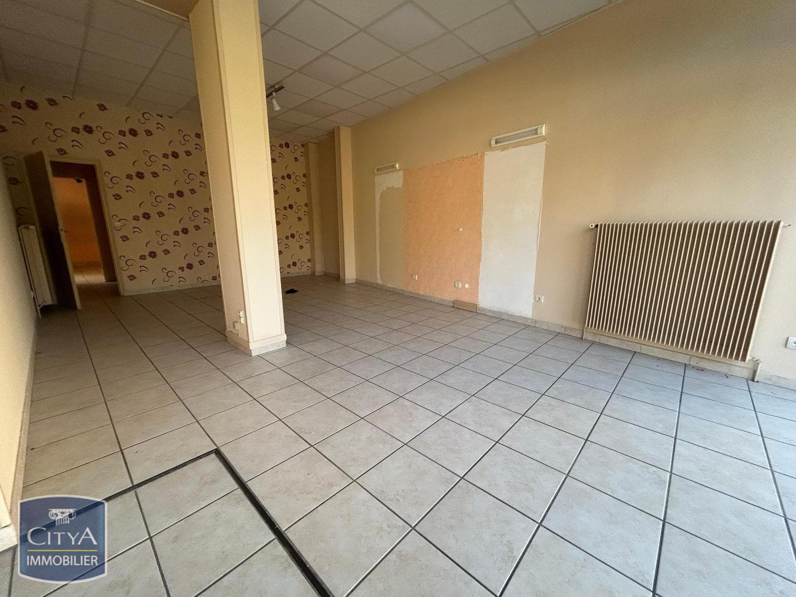 Local commercial · 144 m² · Location — photo 2