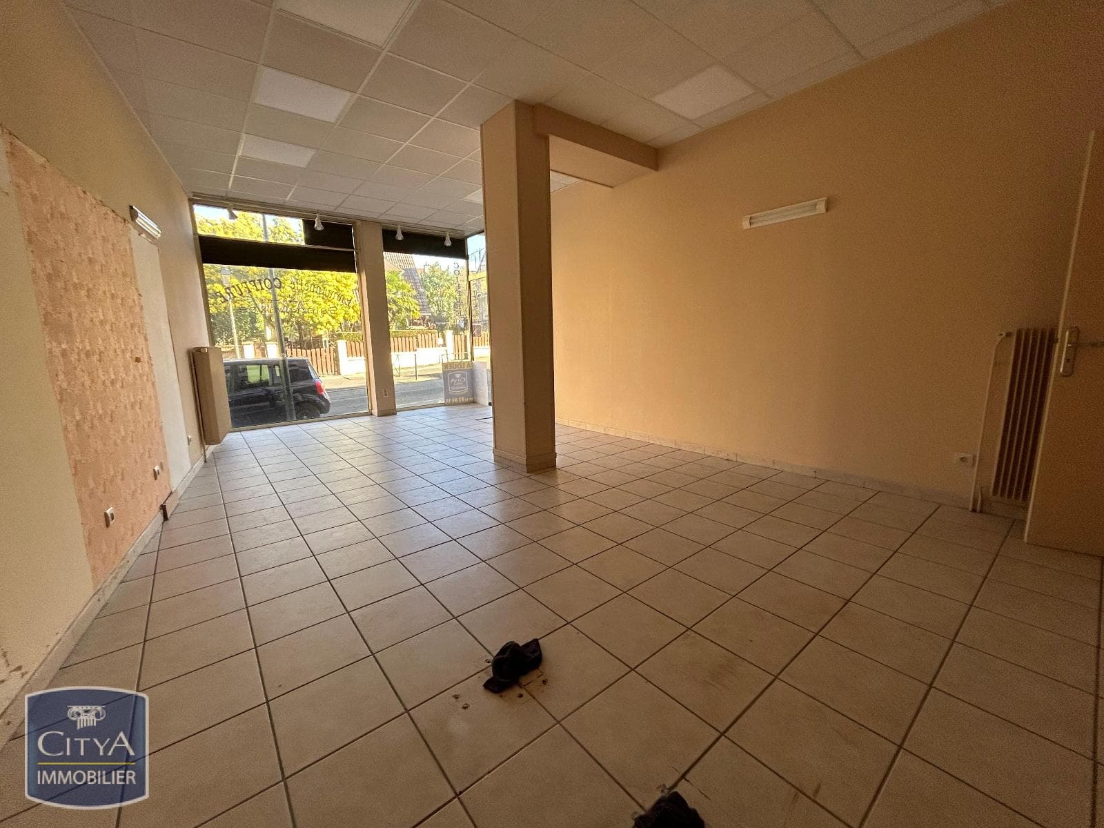 Local commercial · 144 m² · Location — photo 3