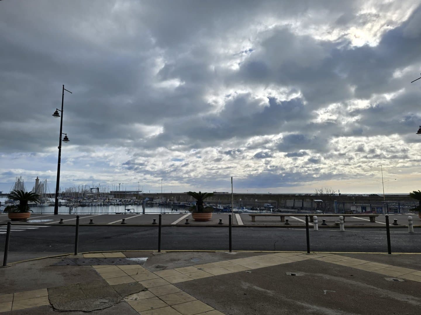 Local commercial — SETE — photo 1