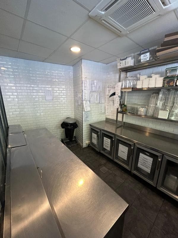 Local commercial · 140 m² · Fonds de commerce — photo 1