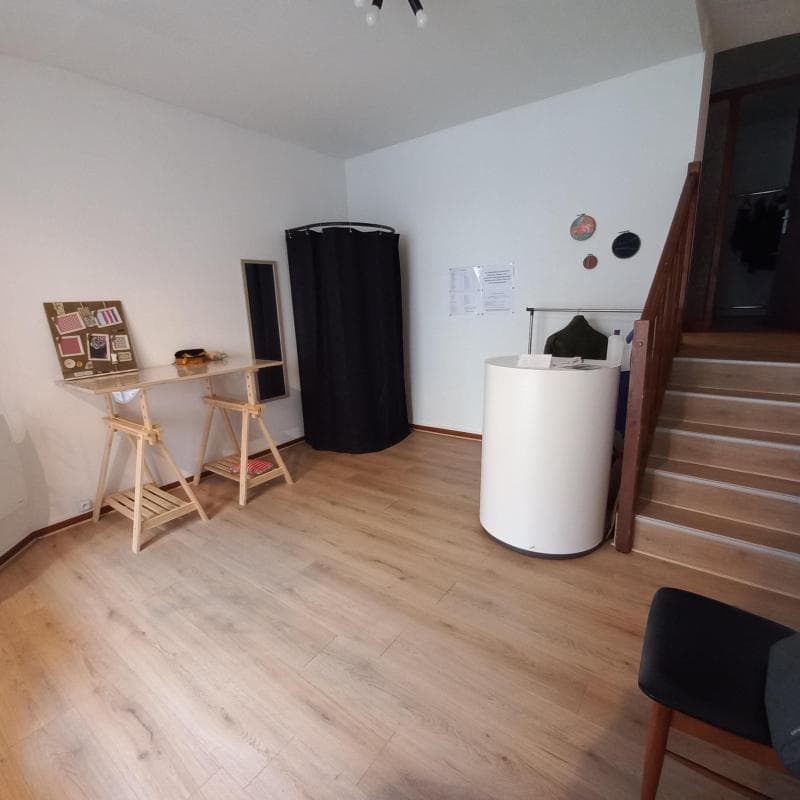 Local commercial · 61 m² · Location — photo 1