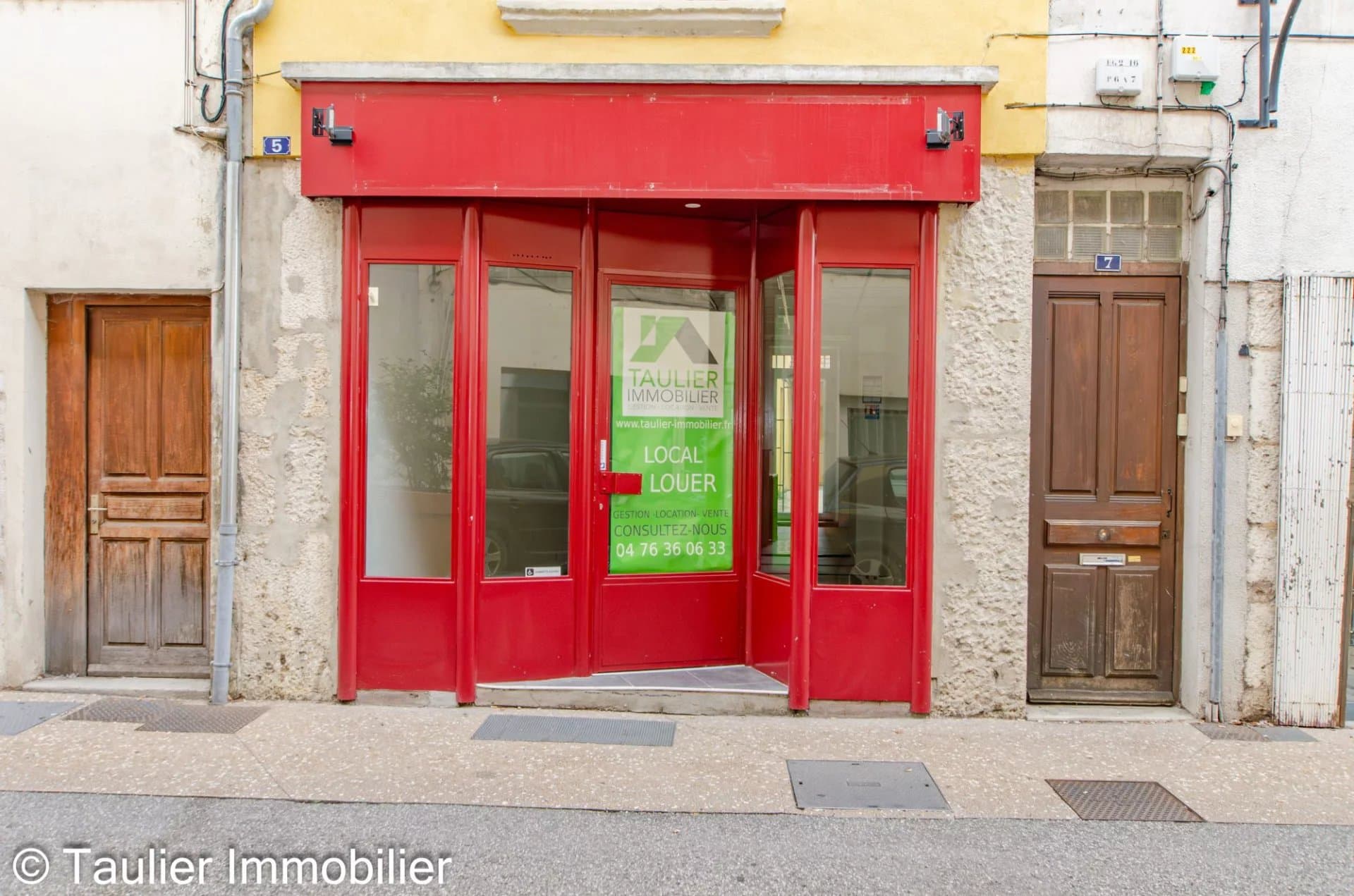 Local commercial · 52 m² · Location — photo 1