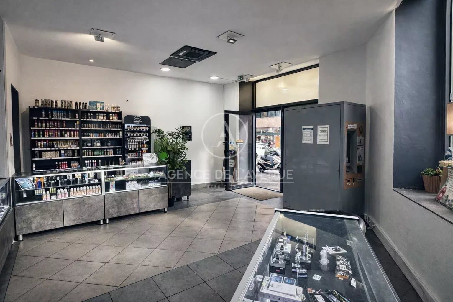 Local commercial · 65 m² · Location — photo 3