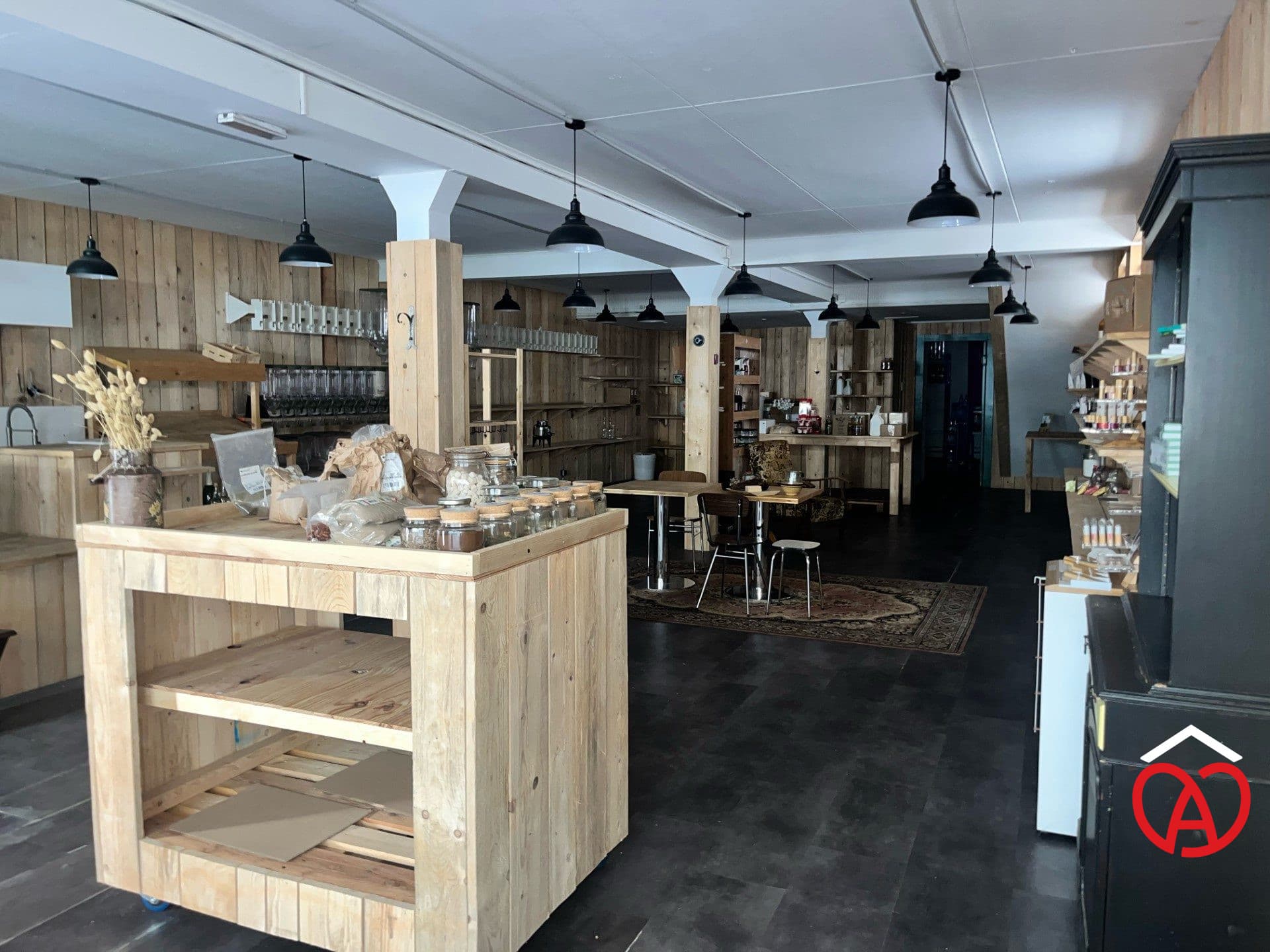 Local commercial · 145 m² · Location — photo 2