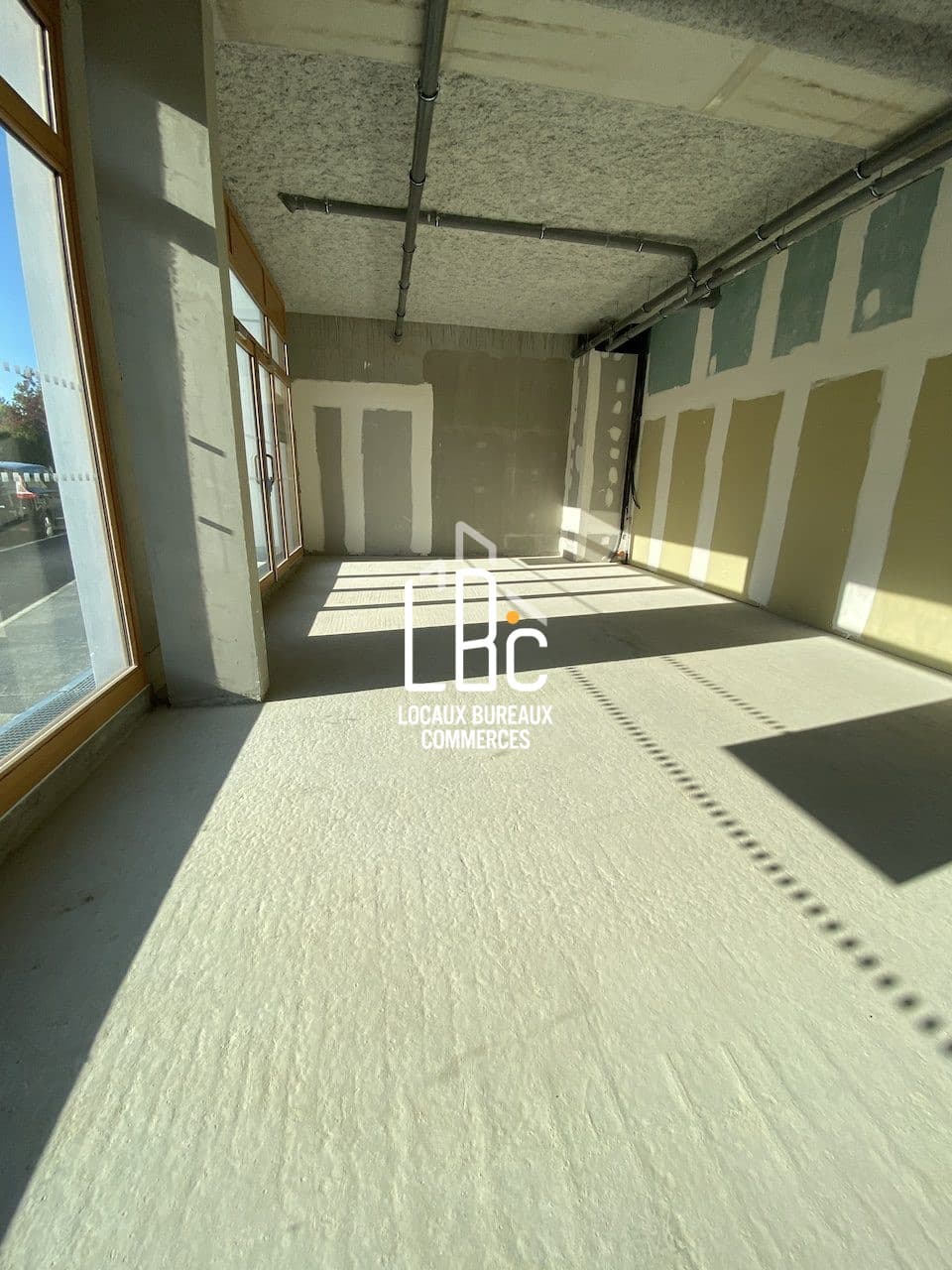 Local commercial · 54 m² · Location — photo 2