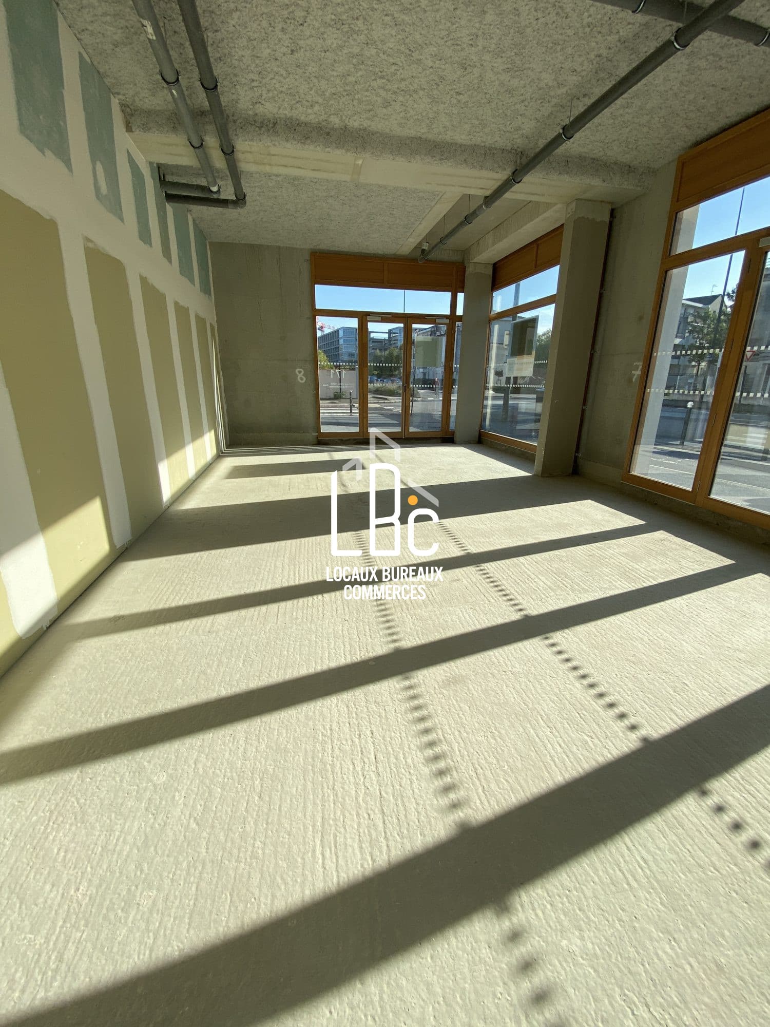 Local commercial · 54 m² · Location — photo 3
