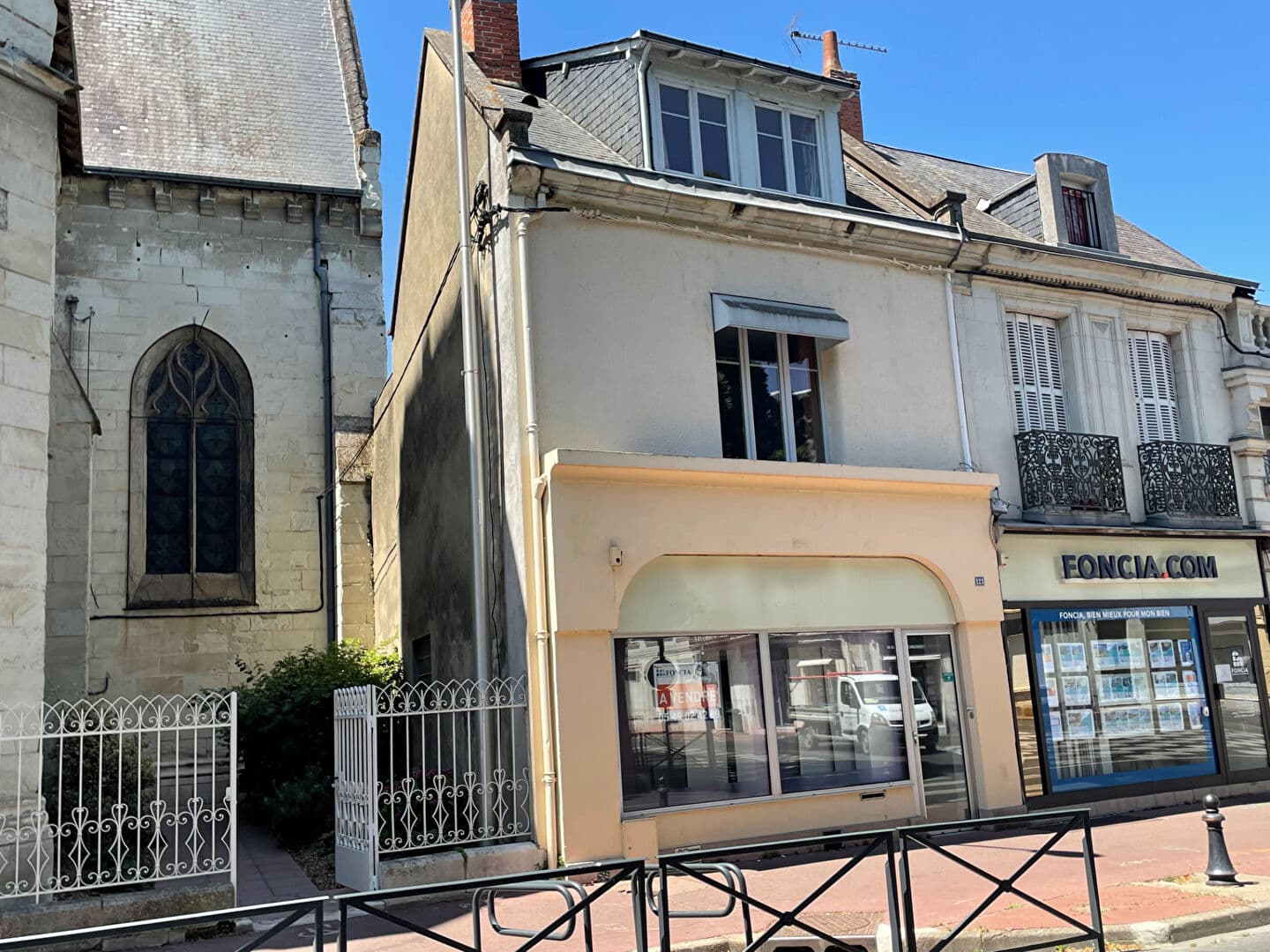 Local commercial 114 m² — VIENNE — photo 1